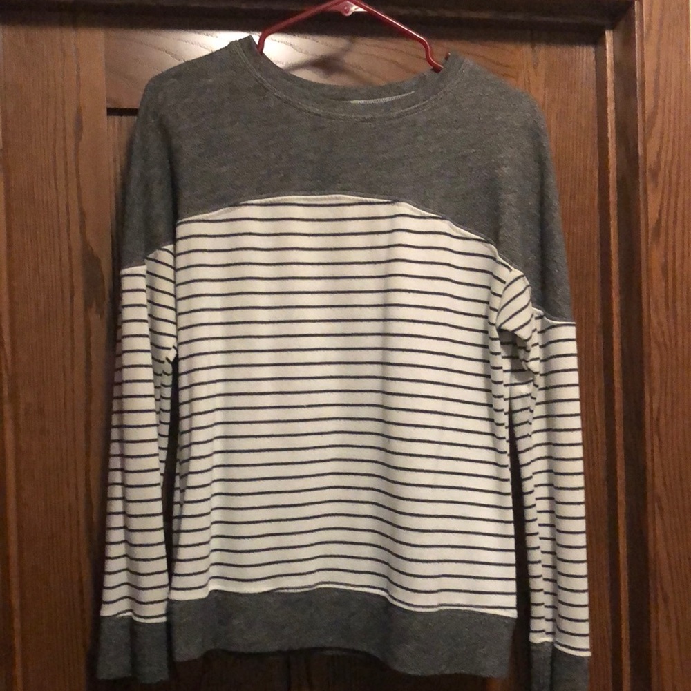 ✨Daytrip grey & white crew neck sweatshirt✨